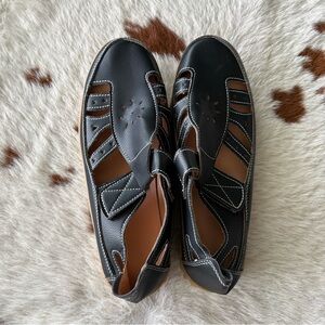 Women’s Black Casual Fisherman Sandals with Cutout Detailing
